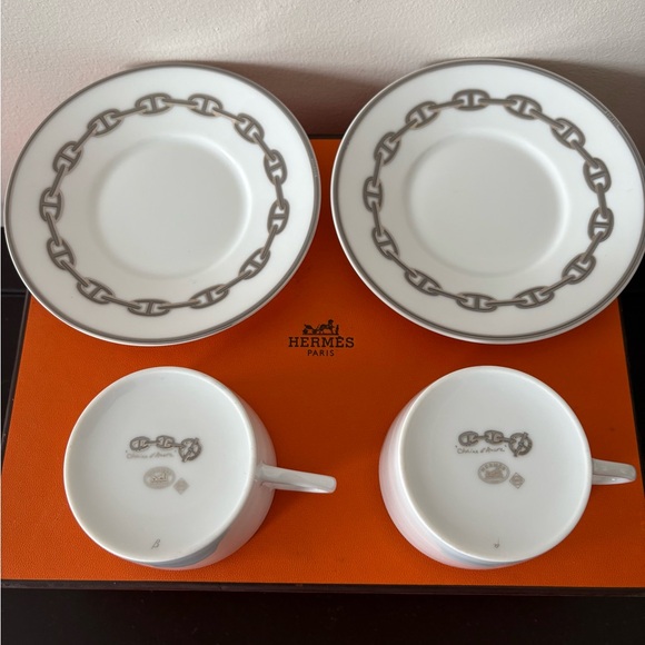 Hermes White and Brown Chain Link Teacup Set - Picture 4 of 7